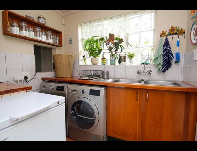 4 BEDROOM TOWNHOUSE FOR SALE IN ROOIHUISKRAAL NORTH